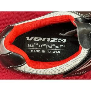 Venzo Black White and Red Clip In Cycling Shoes Peloton or Spin Bikes 7.5 women